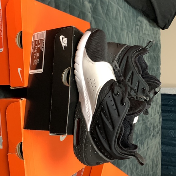 Nike shoes - Picture 2 of 2